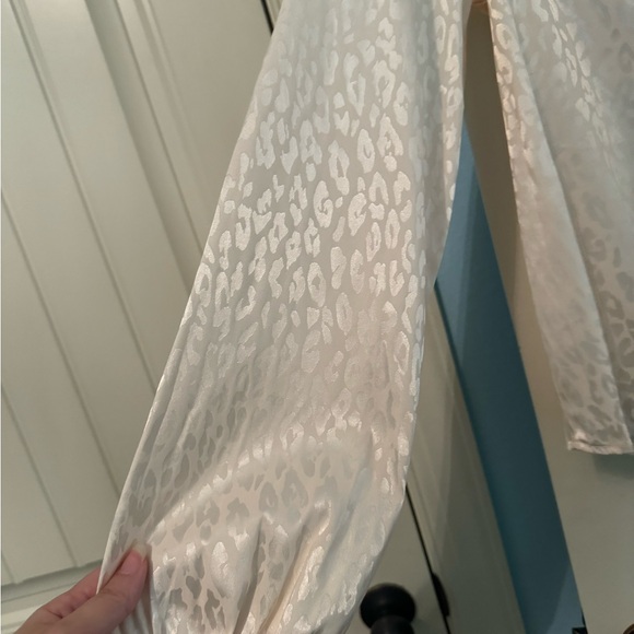 Miss Sparkling boutique leopard print lantern sleeve, V- neck blouse size Large - Picture 7 of 8